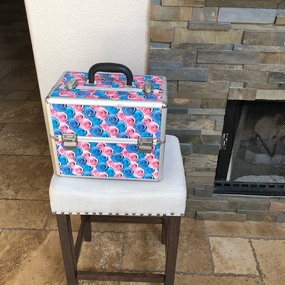 PT4302 prof Makeup Train Case Multi Floral